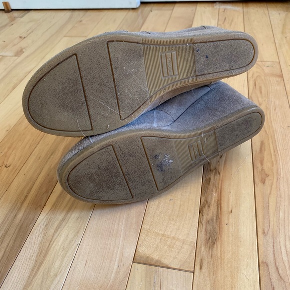 Tom’s Women’s beige wedges. Size 8.5 - Picture 4 of 4